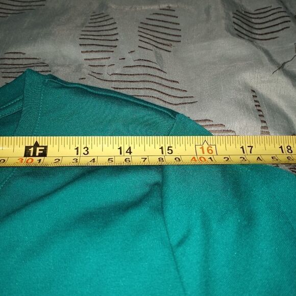Isaac Mizrahi Live! Size M Tulip LongSleeve Tulip Hem Top Color Jade Women's Top - Picture 4 of 8